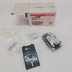 Honeywell TP970A 2004 Pneumatic Thermostat Direct Acting Analog Silver Black